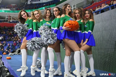 Черлидерши на футболе