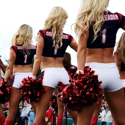 Красивые девушки в раздевалке