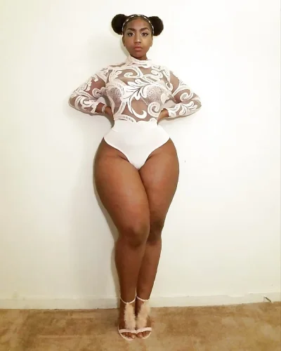 Майя Ван де Вейл задница