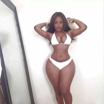 Модель плюс-сайз Эшли Грэм