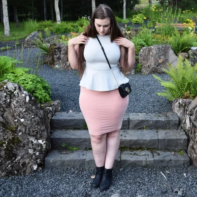 Tianna Gregory в очках