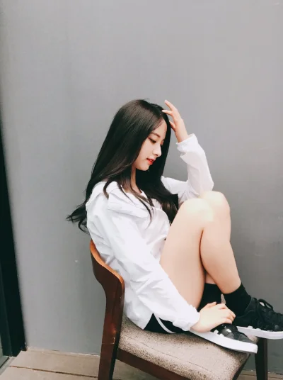 Красивая девушка кореянка