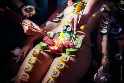 Nyotaimori (Япония).