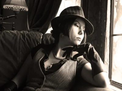 Красивая девушка гангстер