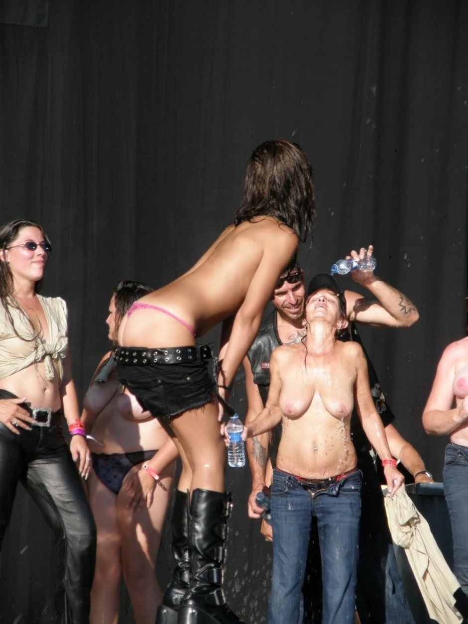 Голые женские музыкальные группы