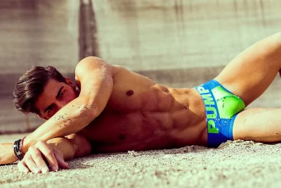 Пресс парня без лица