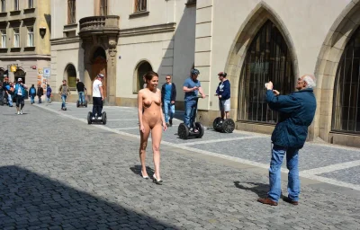 Antonia sainz голая гуляет по городу