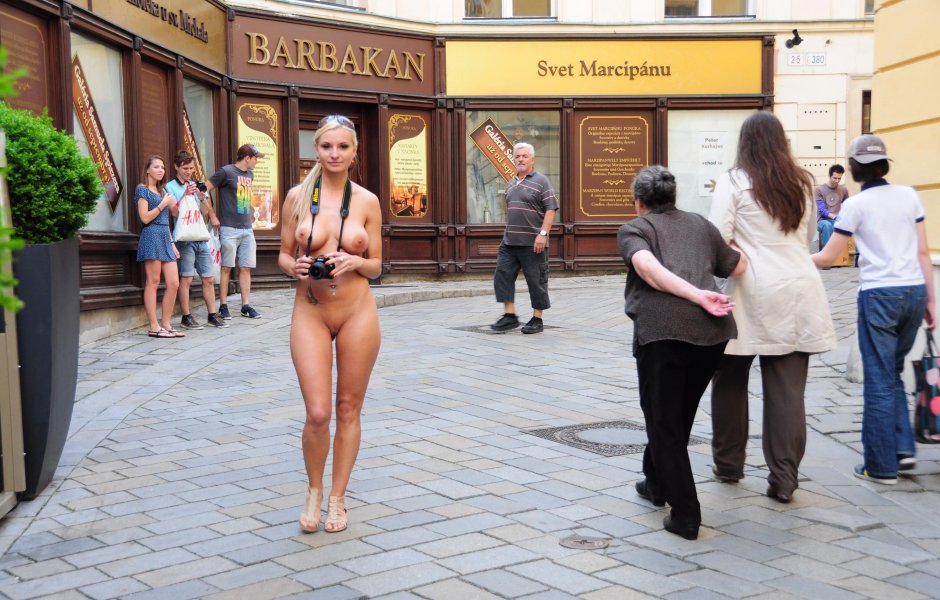 Семейные прогулки нагишом