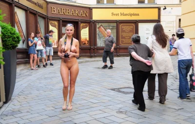 Семейные прогулки нагишом