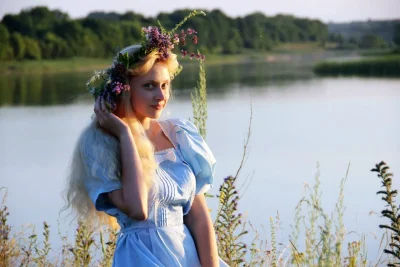 Славянские девушки в венках