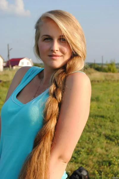 Славянская внешность девушки