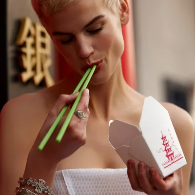 Блондинки с короткими стрижками в рекламе