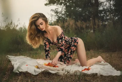 Девушка в платье