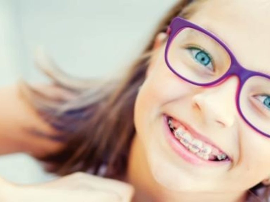 Эль Фаннинг улыбка