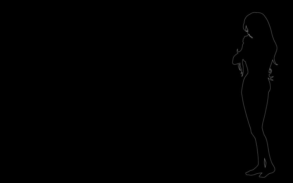 Красивая девушка в темноте