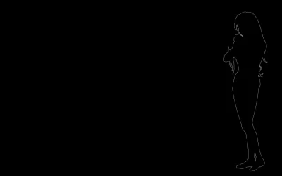 Красивая девушка в темноте