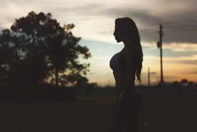 Силуэт женщины в полный рост