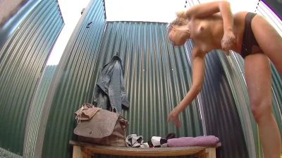 Зрелая баба переодевается