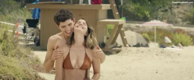 Шелли Хенниг бикини