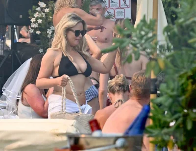 Эмили Ратажковски в леопардовом