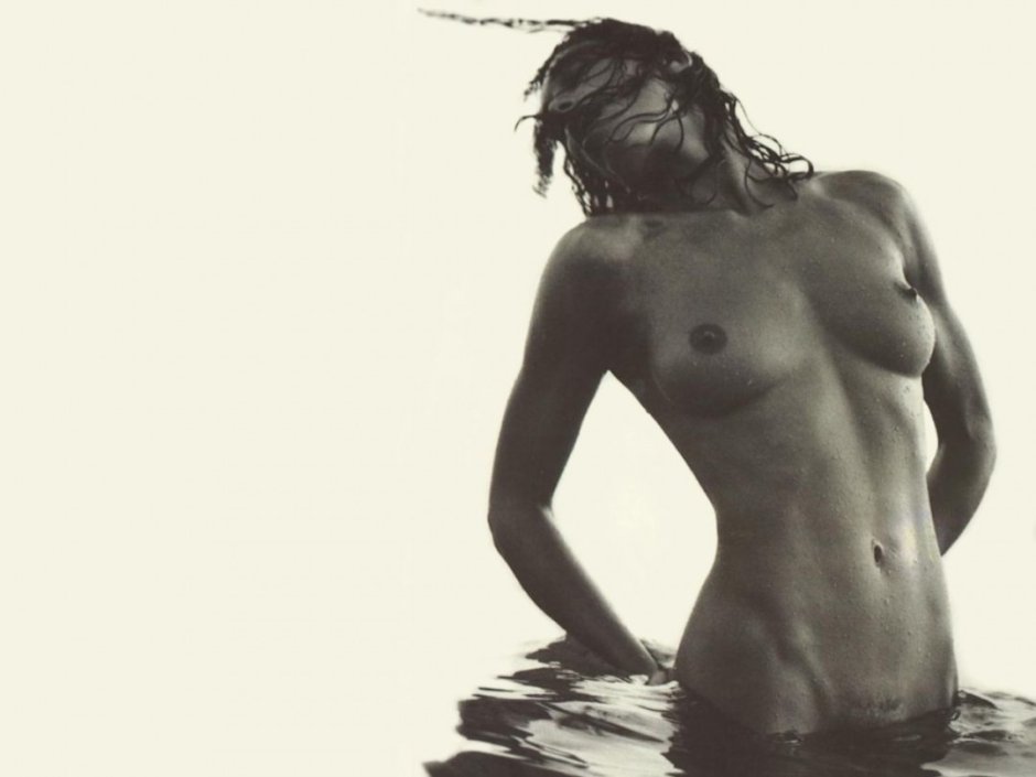 Конни Нильсен адвокат дьявола nude