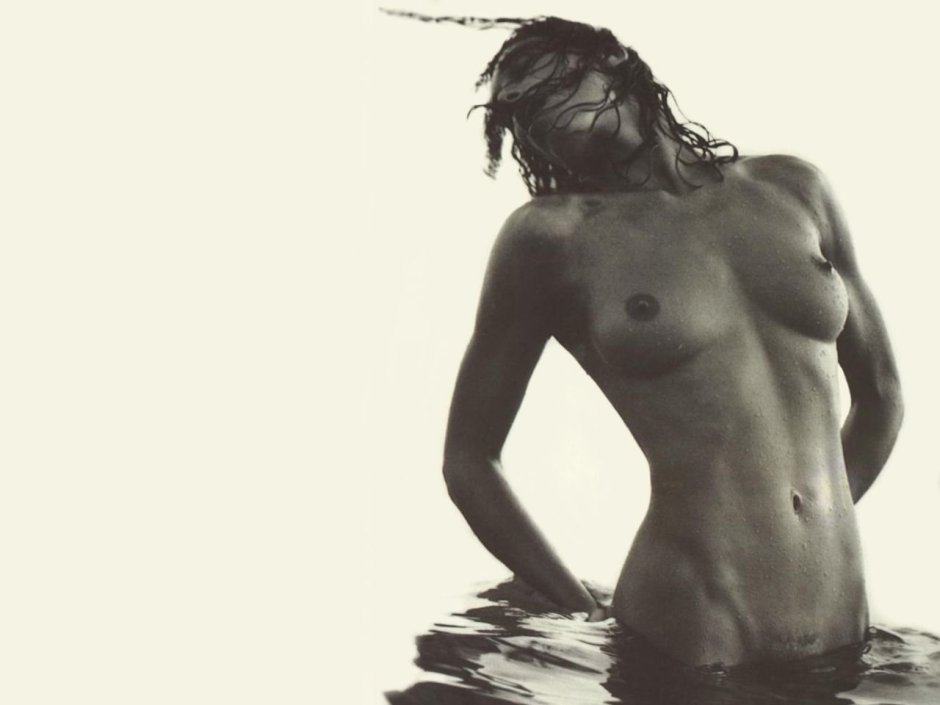 Конни нильсен обнажёнка