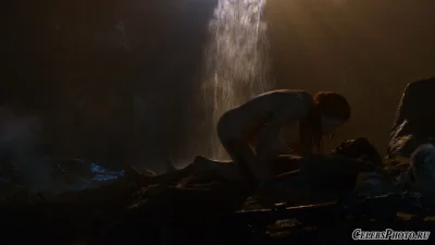 Роуз лесли постельная сцена