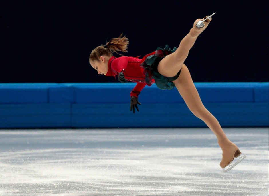 Александра Трусова белый и чёрный