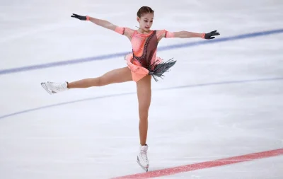 Александра Трусова платье с шипами