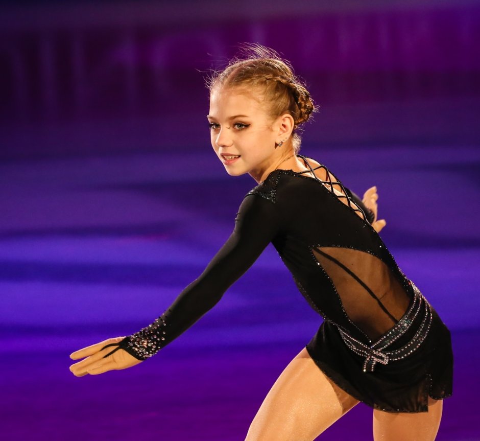 Фигуристка Мария Сотскова в купальнике
