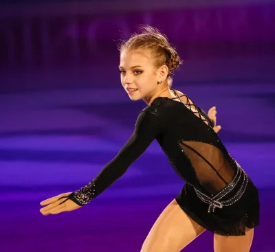 Фигуристка Мария Сотскова в купальнике