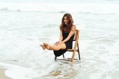 Brooke wells в платье