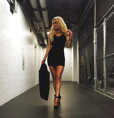 Анна Шульгина в колготках