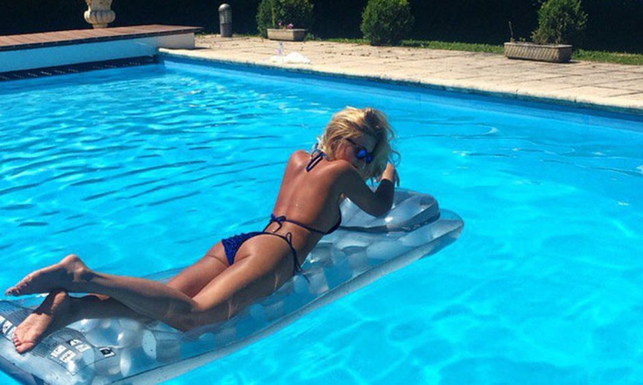 Анна Шульгина ножки