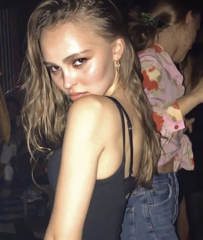 Лили-Роуз Депп 2021