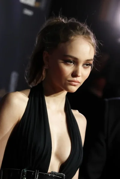 Лили Роуз Депп показала вагину