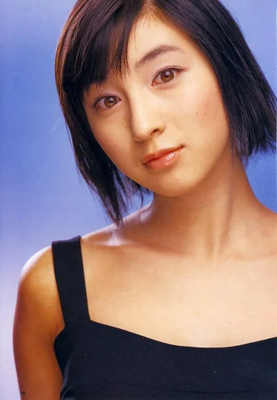 Ryoko Hirosue without panties on squat