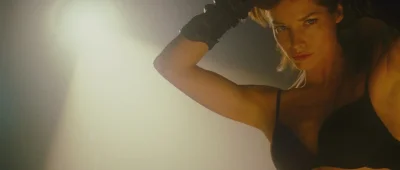 Сиенна Гиллори высотка