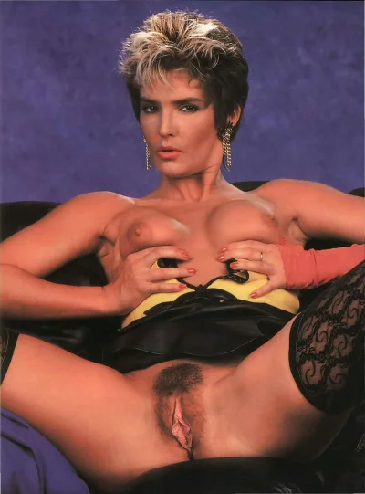 Голые сиськи Сиси кейч