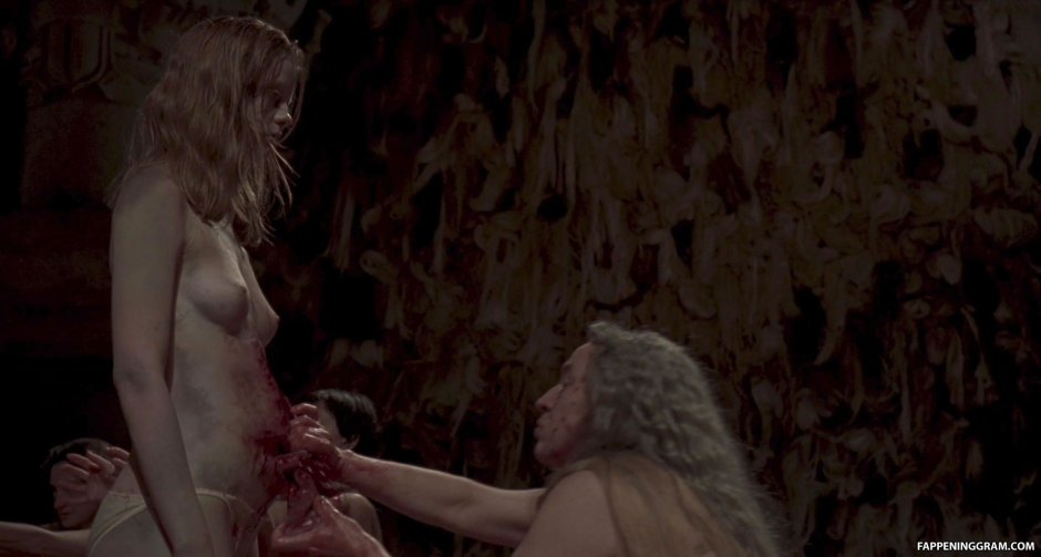 Голая миа гот в фильме «нимфоманка