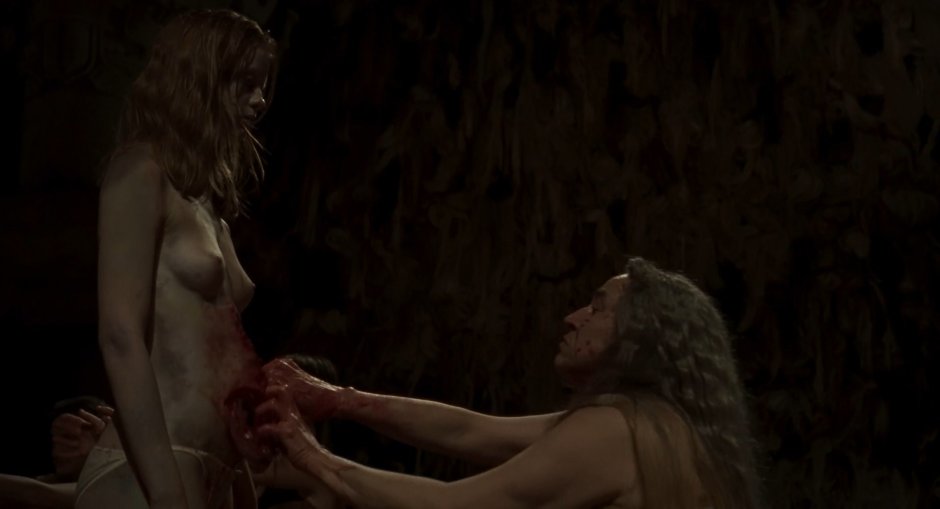 Миа гот специалист по выживанию голая