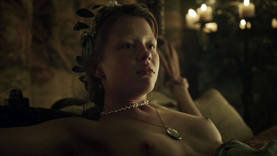 Миа гот голая