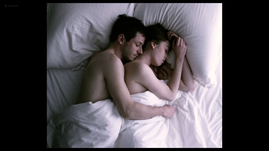 Объятия в постели