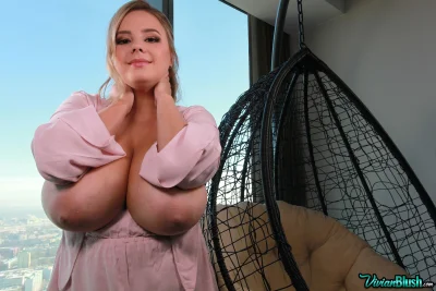 Вивиан Блаш большие сиськи в чулках