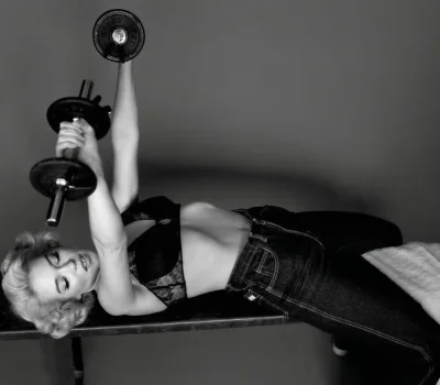 Актриса Леа Сейду голая ноги