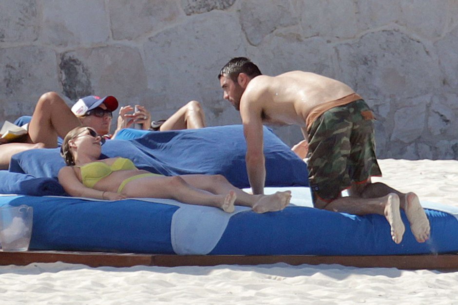 Эмили ванкэмп в купальнике