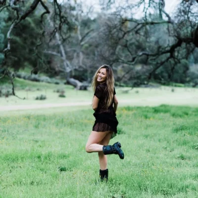 Коринна Мун Бладгуд Maxim