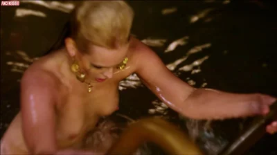 Обнаженная актриса