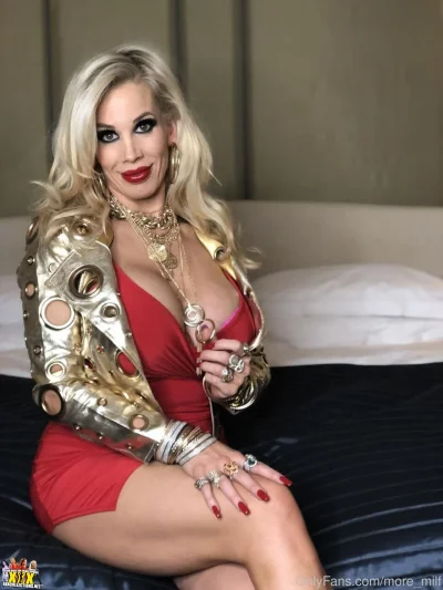 Ребекка Лус титьки фото