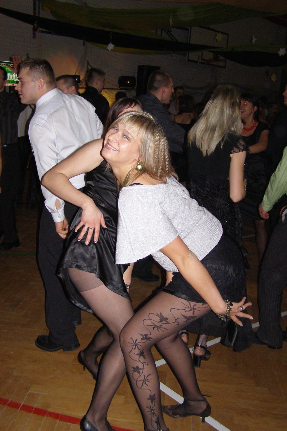 Пьяные девушки в колготках